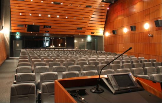 Bố trí loa hội trường, sân khấu hợp lý